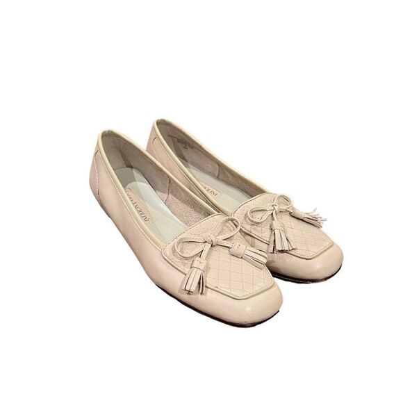 3 for $30! Enzo Angiolini cream flats - Picture 6 of 7